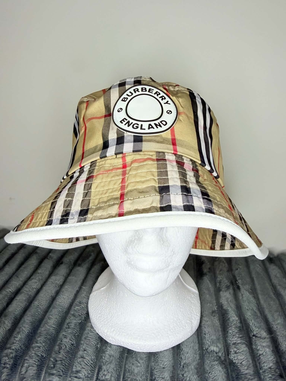 Burberry Beige Nova Check Bucket Hat - Picture 4 of 5